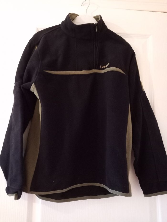 Sweat polaire noir et vert marque Décathlon taille 14 ans