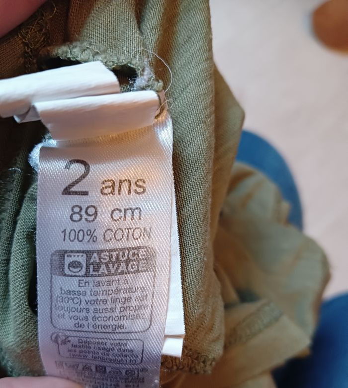 Lot 2 t-shirts 2 ans " U Essentiel" - photo numéro 6