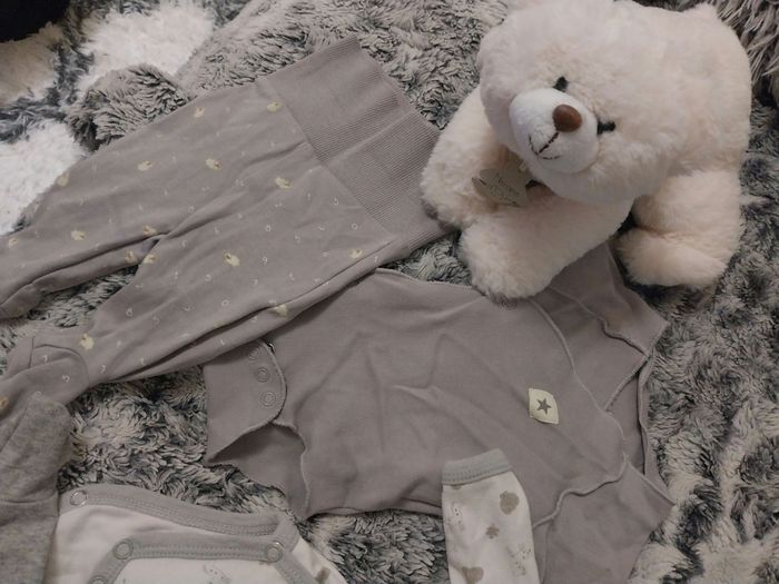 Lot vêtements 1 mois - photo numéro 3