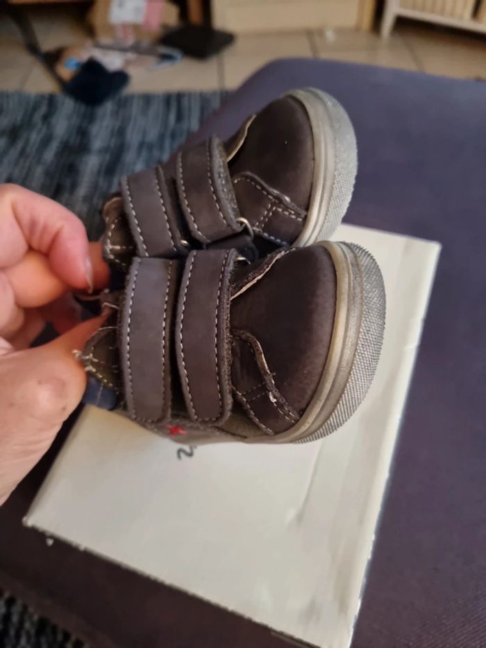 Baskets neuves à velcro tout cuir T18 - photo numéro 5