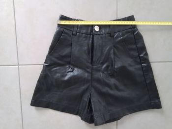Short femme T XS noire en simili cuir