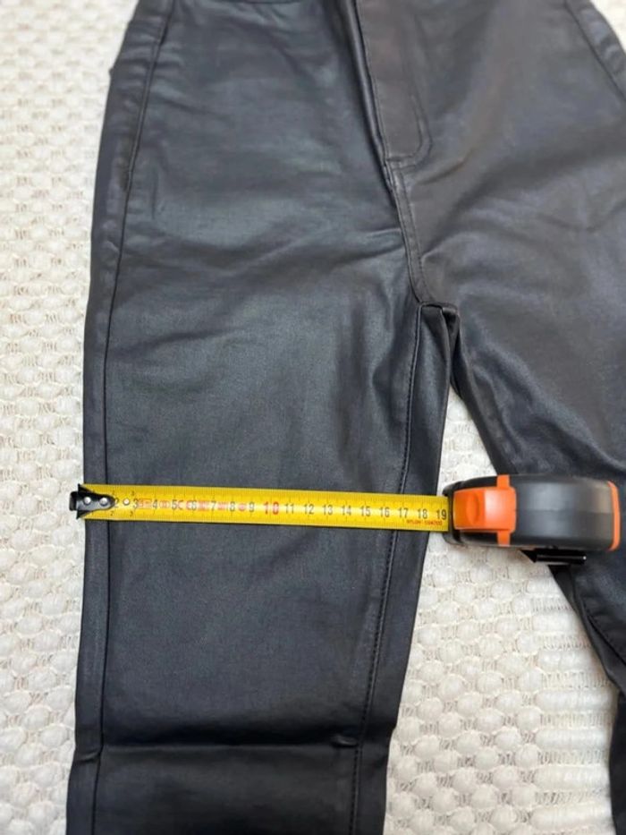 Pantalon femme en simili cuir - photo numéro 8