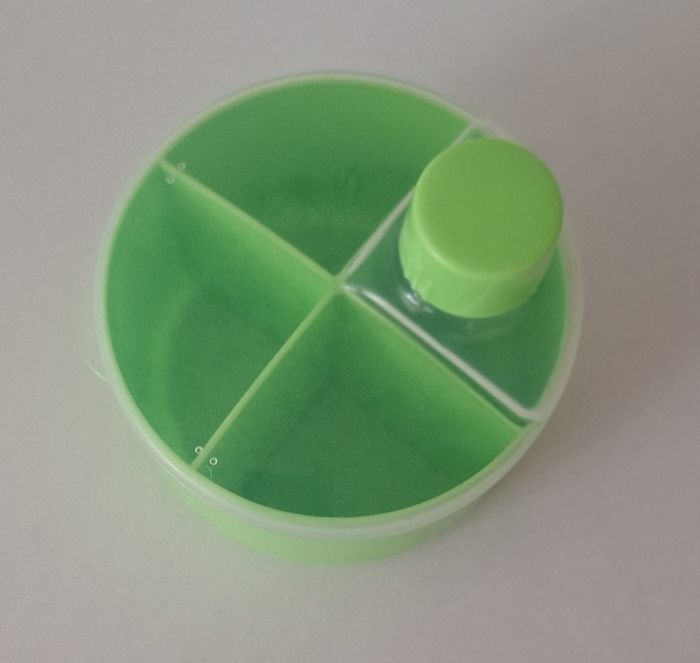 Boîte doseuse à 4 compartiments pour lait infantile