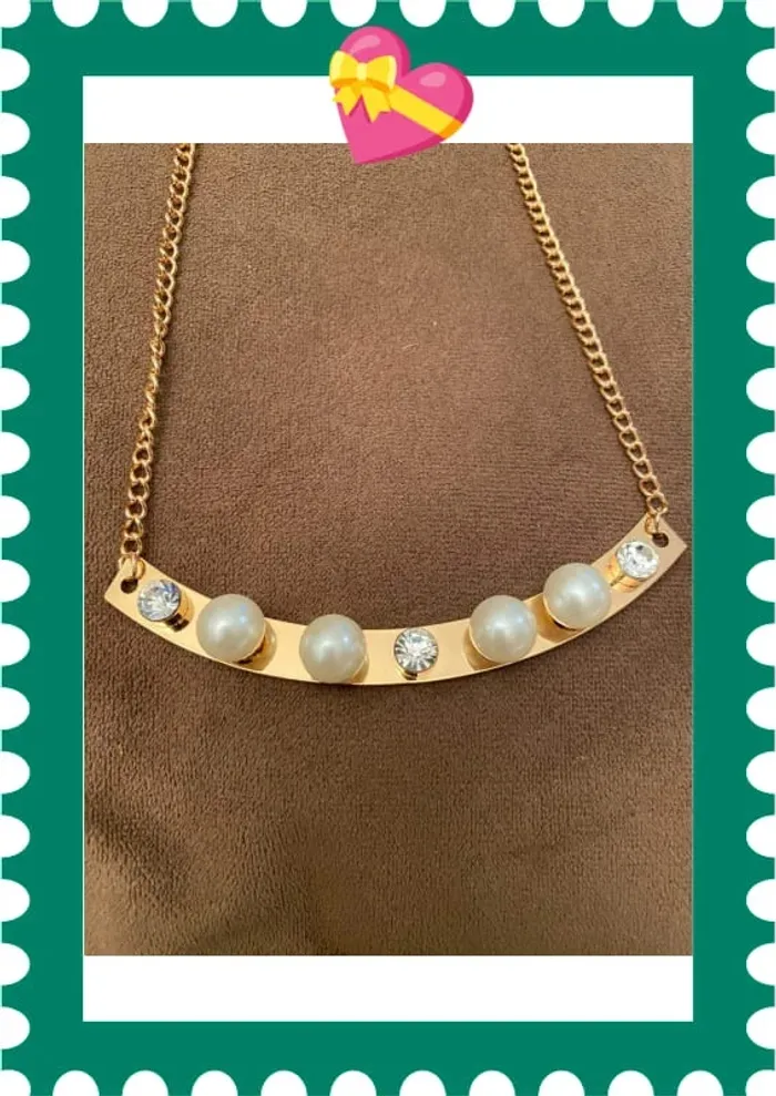 Collier doré avec ornement en fausses perles orné de strass et chaîne  neuf - photo numéro 2