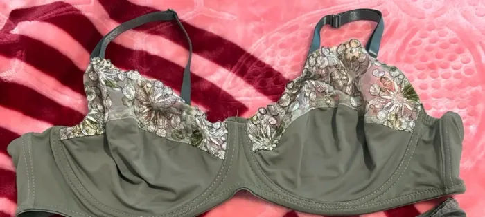 Soutien gorge vert à fleur