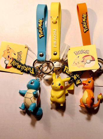 Porte-clés pokemon pikachu, etc