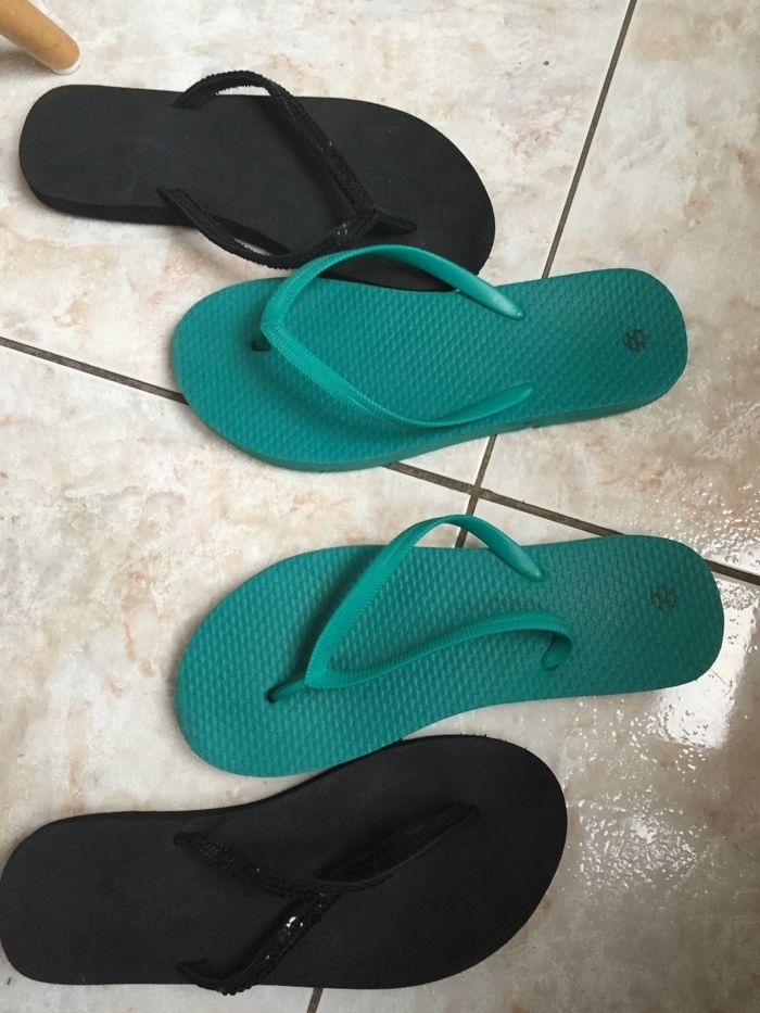 Lot de 2 paires de tong 36 - photo numéro 2