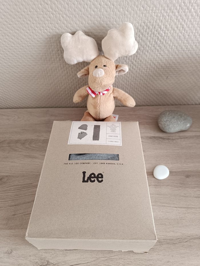 Coffret cadeau Lee écharpe bonnet et gants neuf avec étiquette - photo numéro 5
