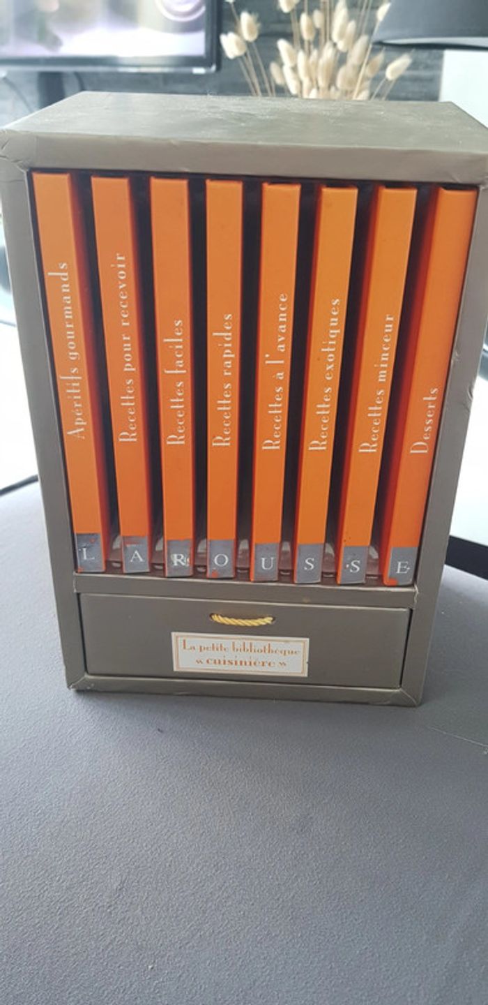 La petite bibliothèque "cuisinière" larousse