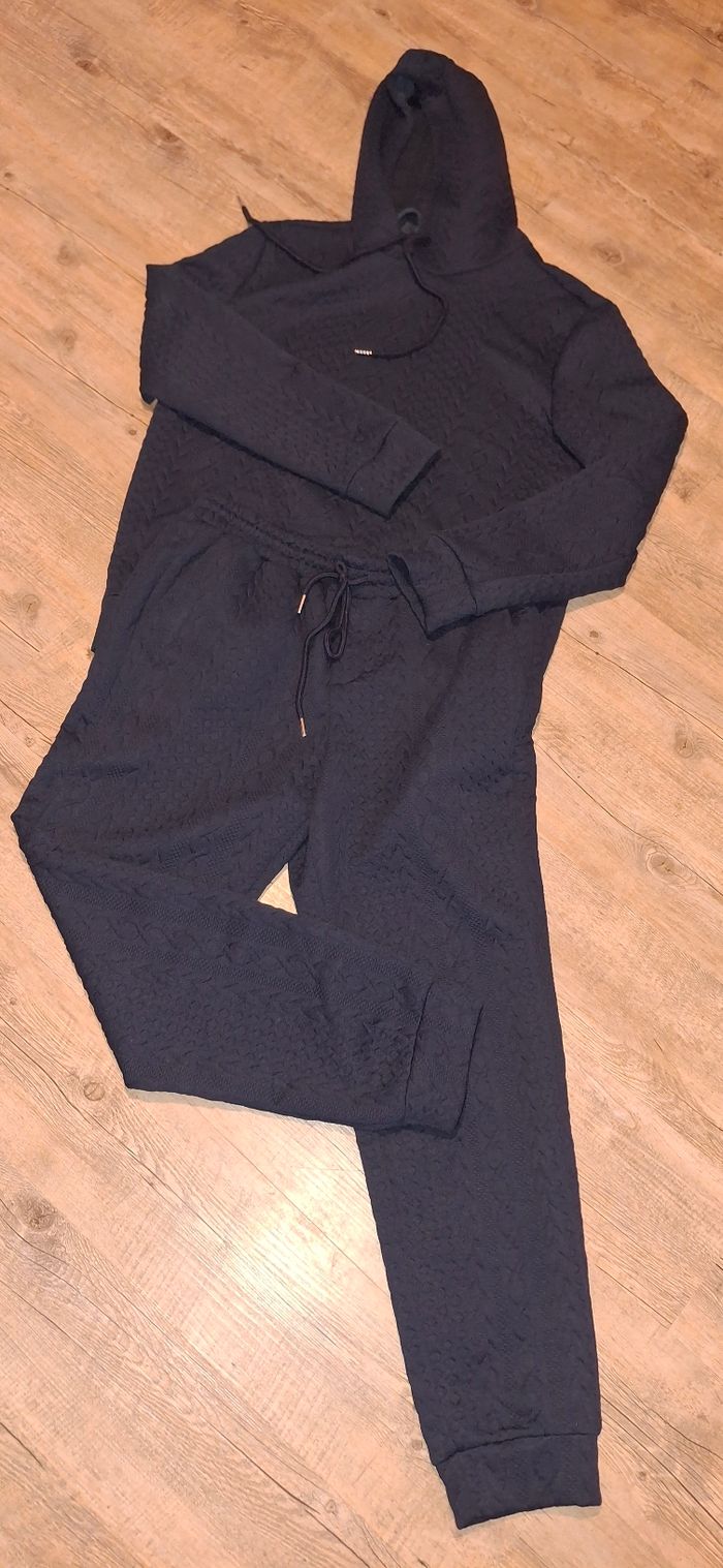 Ensemble bleu marine