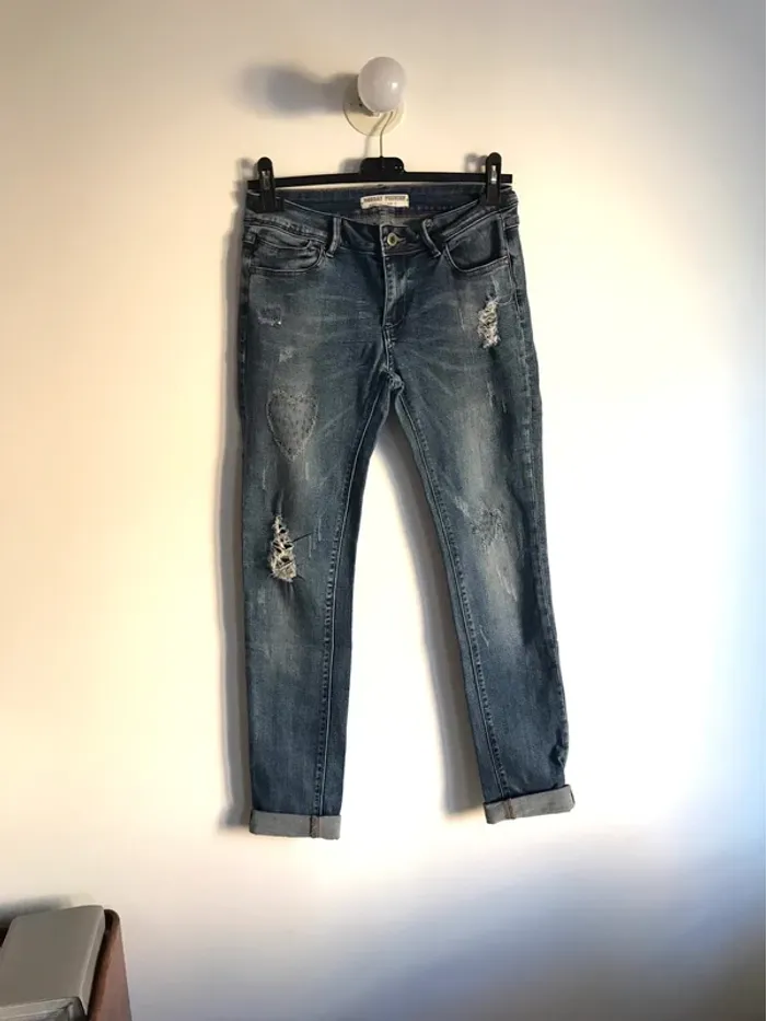 Jean troué Monday Premium taille S - photo numéro 2