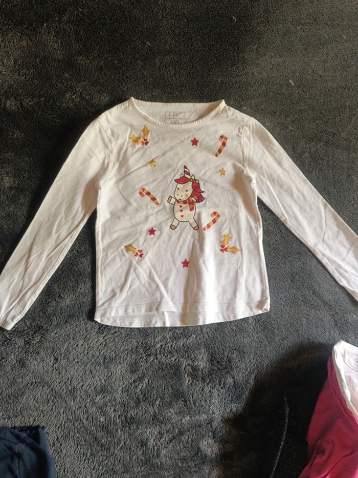 Lot 6 teeshirts manches longues T6 ans en très bon état - photo numéro 2