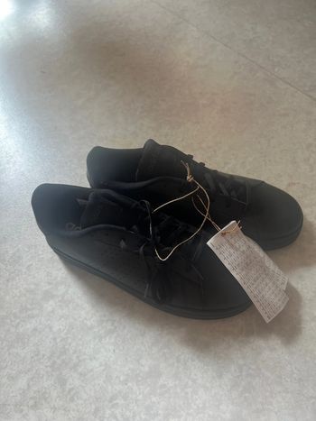 Chaussure Adidas mixte taille 38 neuve