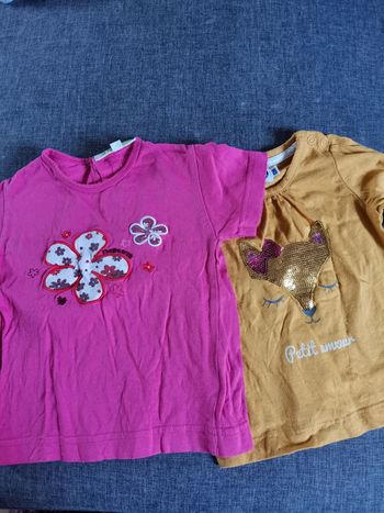 Lot de 2 t-shirts 6 mois filles dont 1 à paillettes