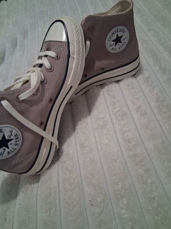 Converses montantes neuves