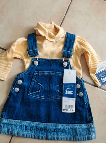 Ensemble  fille  robe en  jean  et  sous pull côtelé neuf  3 mois