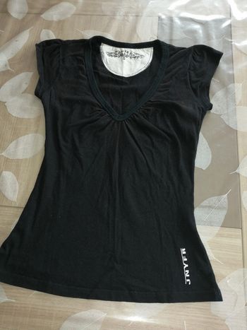 Tee shirt noir col v
