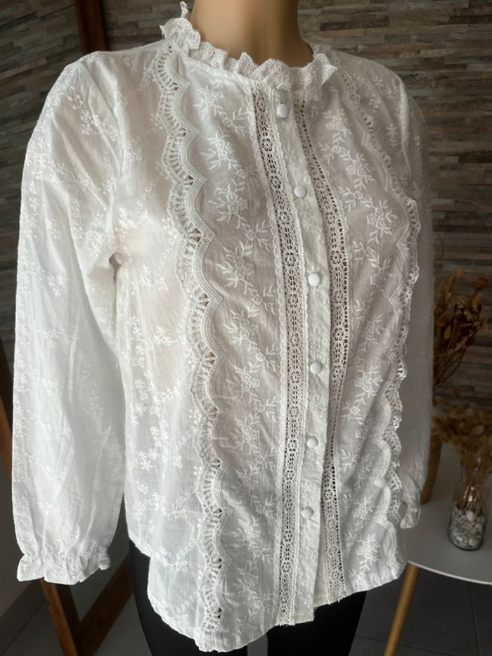 Chemise blanche à broderie anglaise - photo numéro 2
