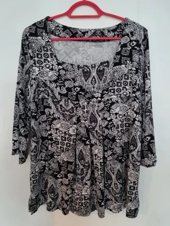 T-shirt blouse
