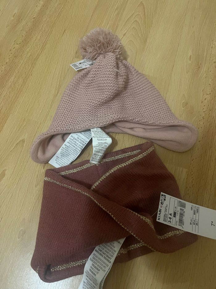 Ensemble bonnet et tour de cou 3/4 ans fille neuf