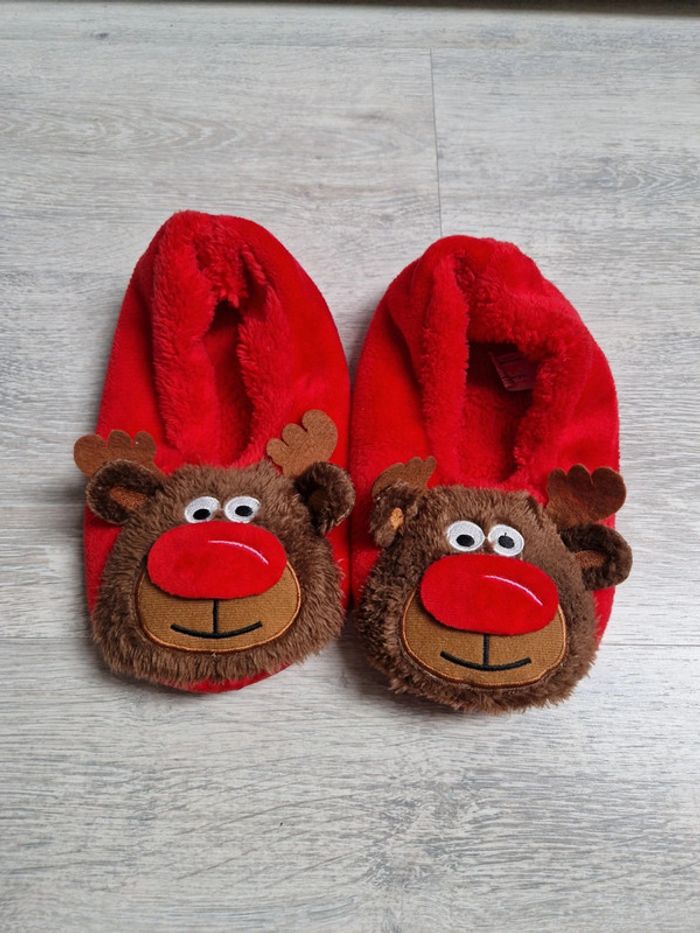 Chaussons neufs antidérapants rouge avec motif renne