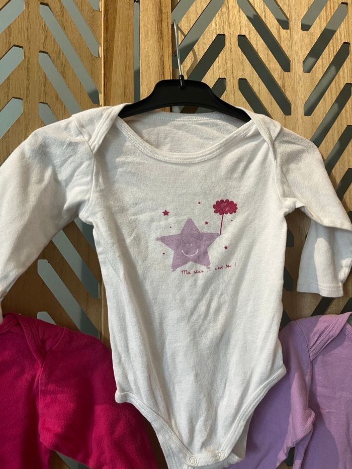 Lot bodies fille 18m - photo numéro 2