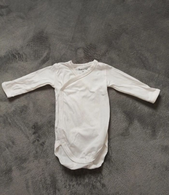 Lot bodies et boléro 1 mois - photo numéro 2