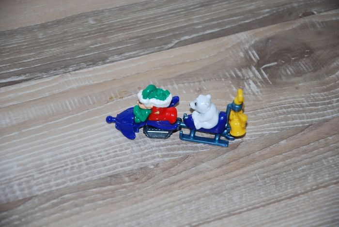 Jouets Ferrero Kinder 2 pièces du traineaux de noël calendrier de l'avent