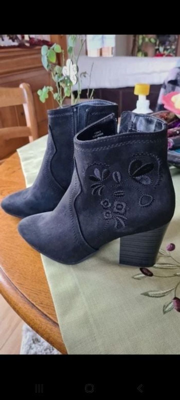 Paire de bottines neuve