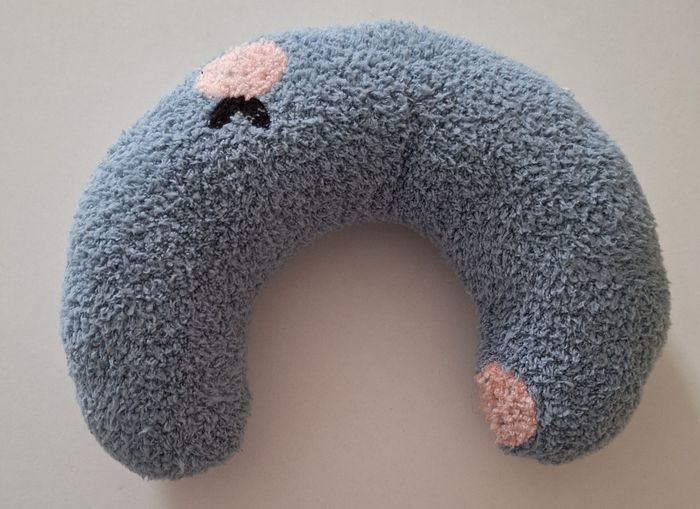 Coussin de voyage bleu pour la nuque