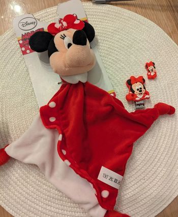 Doudou et attache minnie 