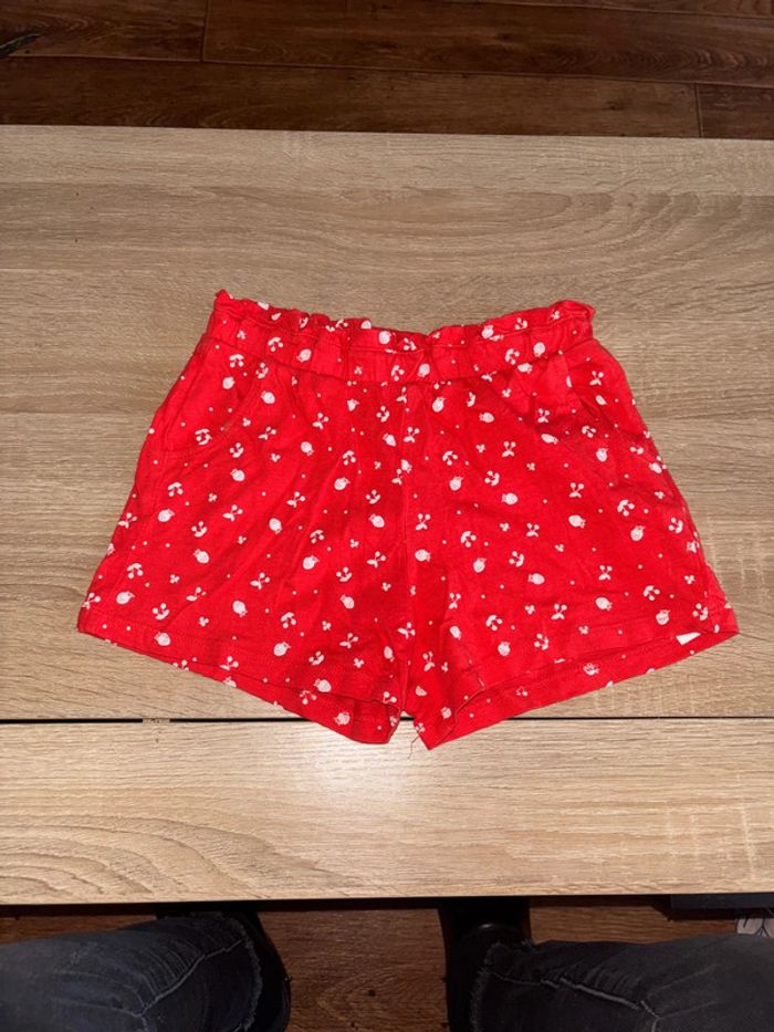 Short fille