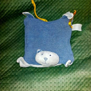 Doudou chat dpam du pareil au même bleu rayé, gris