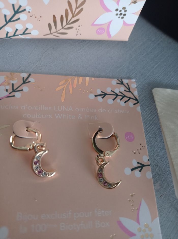 Lot 3 boucles d'oreilles neufs - photo numéro 2