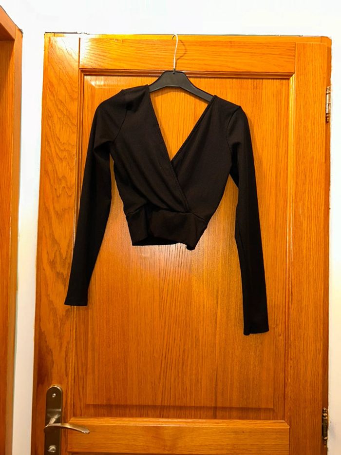 Top noir - photo numéro 4