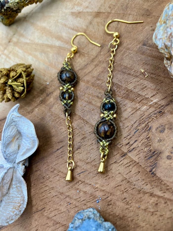Boucles d’oreilles pendantes dépareillées macramé chaînes pierres Bronzite et Quartz - photo numéro 2