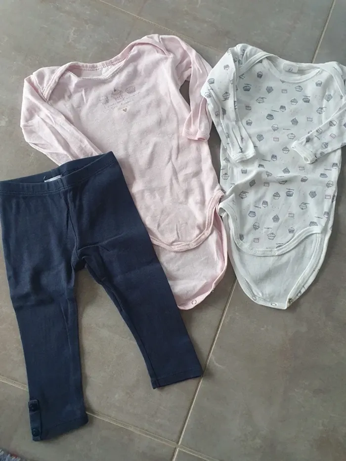 Lot 2 bodies + 1 legging Absorba 12 mois