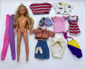 Poupée mannequin Skipper et lot vêtements chaussures petite sœur Barbie vintage Mattel