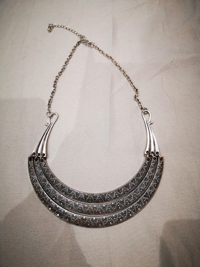 Collier ras de cou Couleur argenté