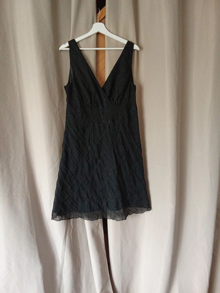 Petite robe noir en col V style voile dentelle en fleur Kiabi taille 42 - photo numéro 7