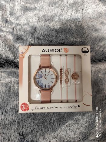 Montre avec bracelets  femme rose saumon