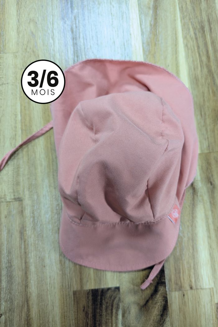 Casquette avec cache nuque, 3-6 mois 43/45 - photo numéro 2