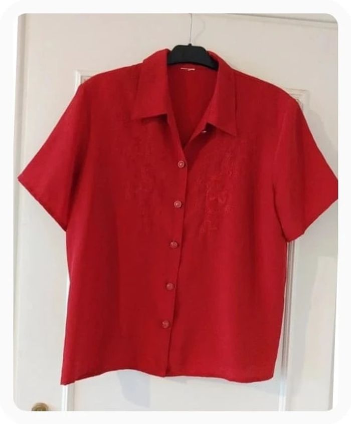 Chemise rouge brodée Taille 46