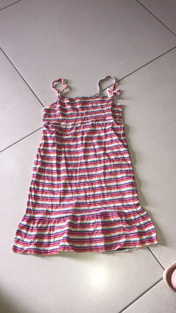 Robe à volants dos nu rose rayé à bretelle avec 1 papillon 6 ans