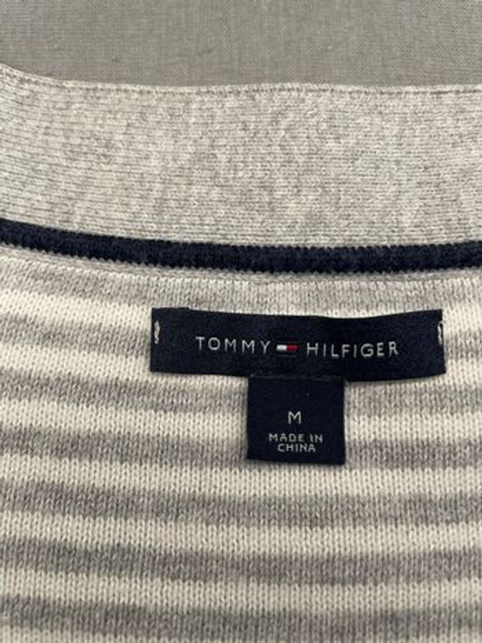 Pull Tommy Hilfiger rayé gris et blanc - photo numéro 3