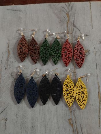 Lot boucles d'oreilles neuves bois