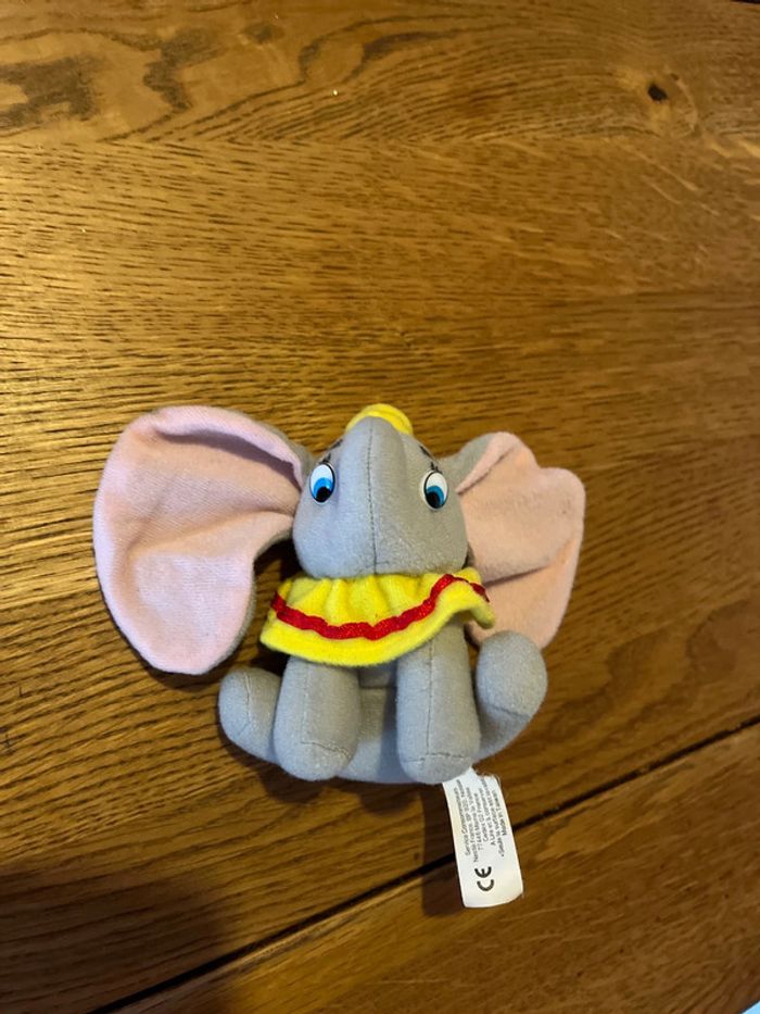Petite peluche symbole disney nestlé