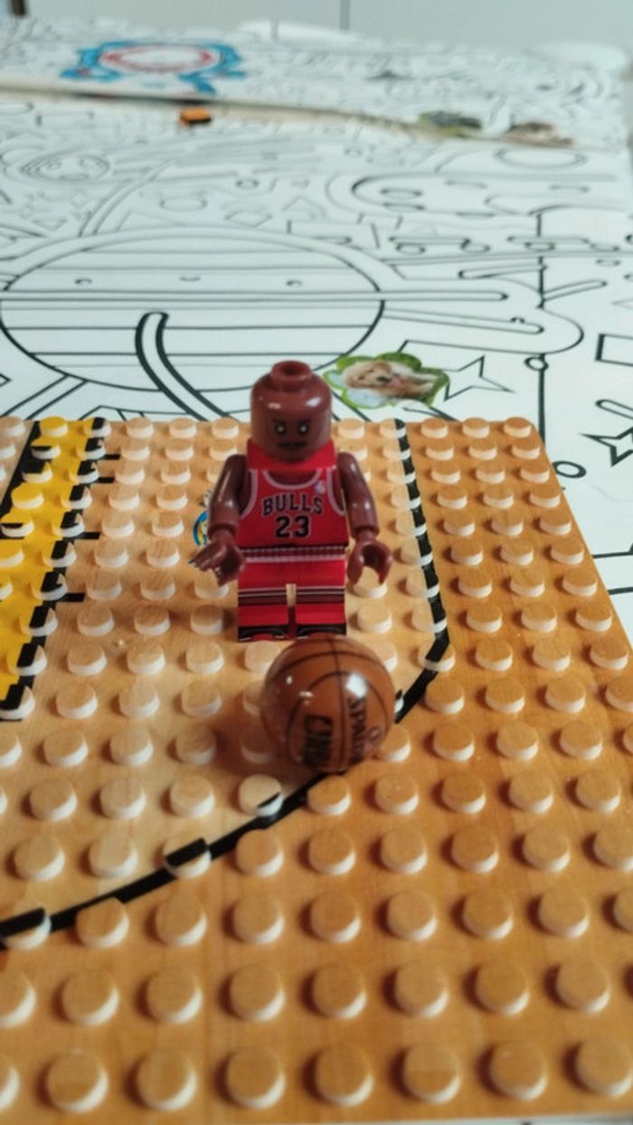 Ensemble de 3 joueurs de basket Lego Jordan O'Neal Wade + terrain NBA - photo numéro 5