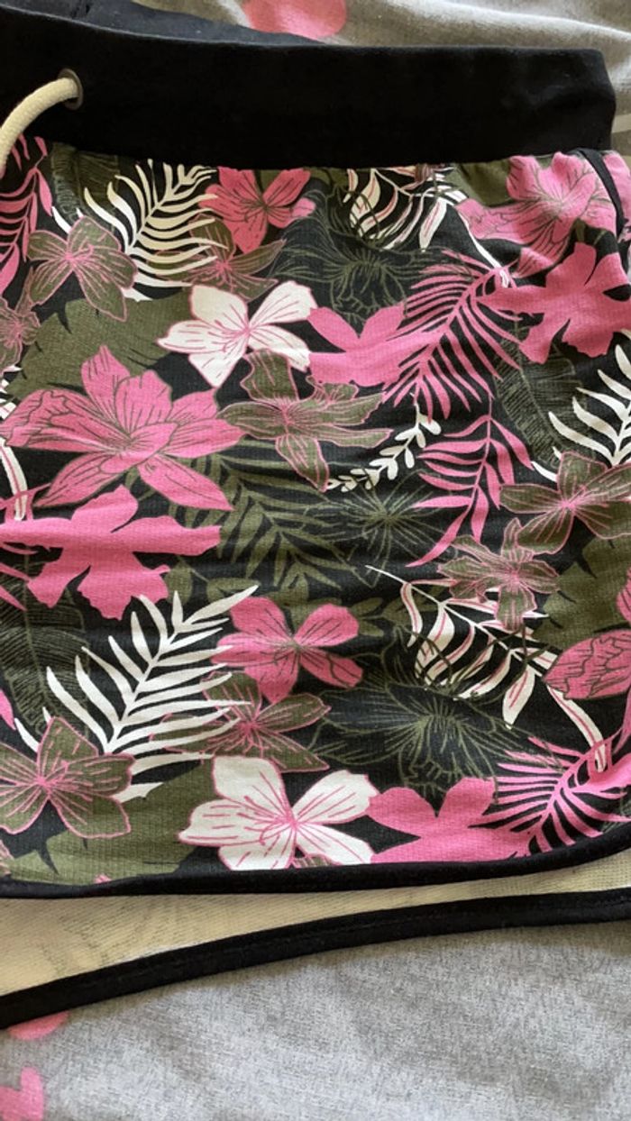Short femme fleuri - photo numéro 2