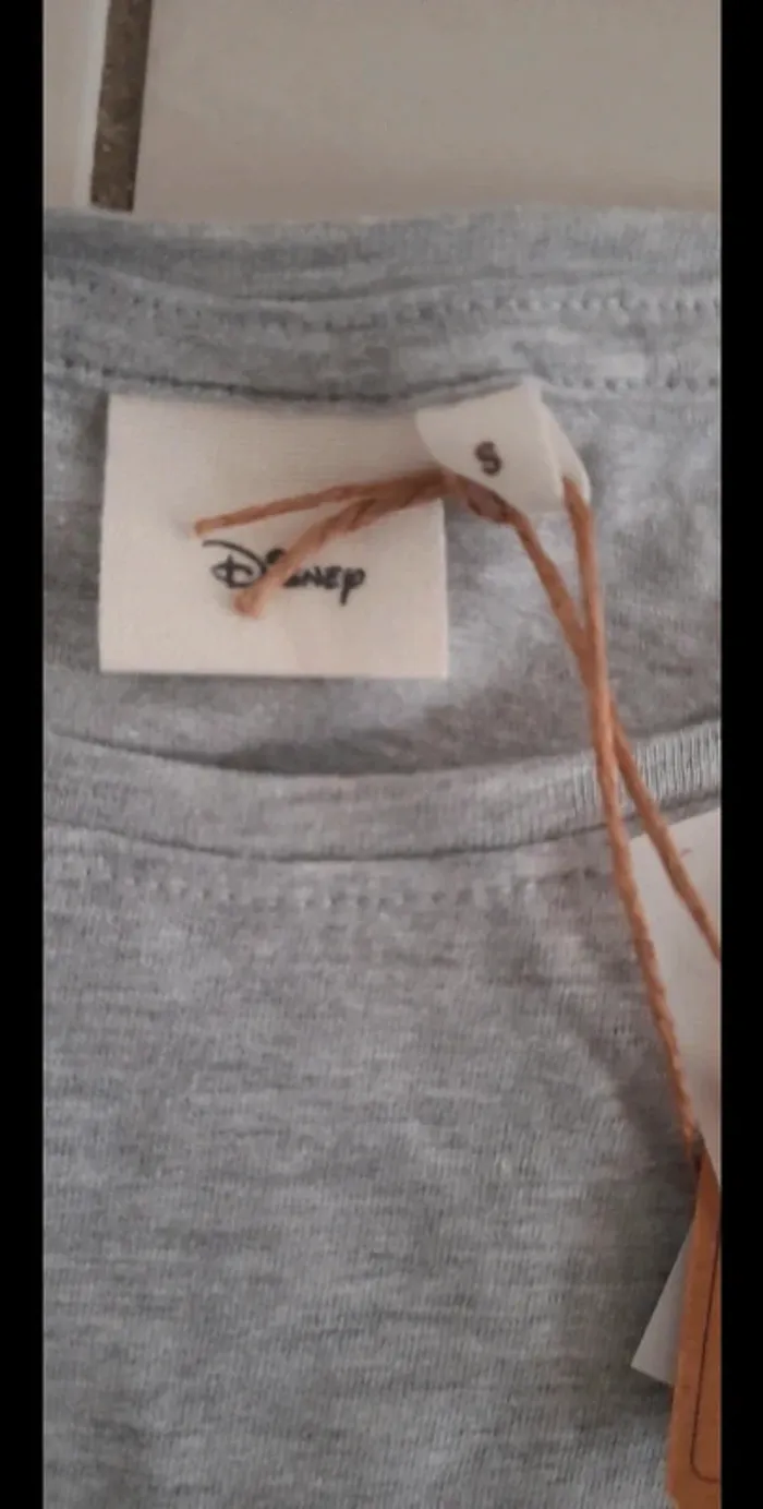 T-shirt' disney' taille 36 - photo numéro 2